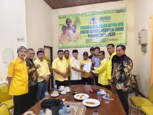 Cek Endra Ambil Formulir Pendaftaran Calon Ketua DPD I Golkar Provinsi Jambi