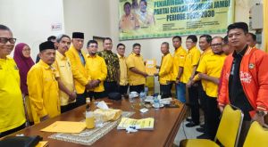 Kantongi 12 Dukungan, CE Resmi Daftar Sebagai Calon Ketua Golkar Provinsi Jambi