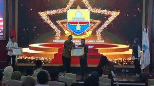 Gubernur Al Haris Raih Penghargaan Akreditasi Kearsipan Tingkat Nasional