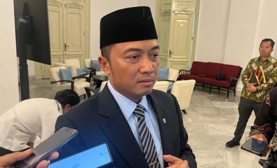 Mensesneg, Prasetyo Hadi.