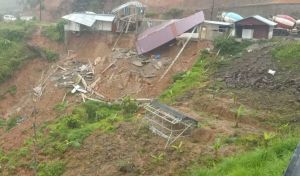 Longsor Sapu Warung di Puncak Jalur Sungai Penuh-Tapan