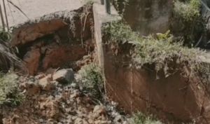 Jembatan Penghubung di Kuwali Pecah Bajubang Terancam Putus Akibat Abrasi