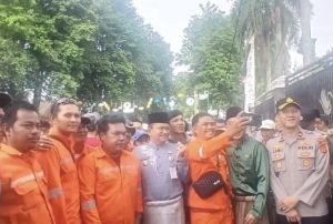 Petugas Kebersihan Tuntut Kesejahteraan, Walikota Maulana Janjikan Kenaikan Gaji