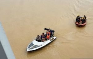 Seorang Perempuan Nekat Terjun ke Sungai Batanghari di Jembatan Aurduri I