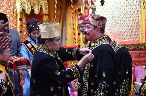 Kajati Jambi Terima Gelar Adat Melayu Datuk Adipati Utamo Sitimang Jayo