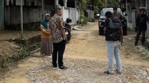 Tepati Janji, Ketua DPRD Kota Jambi Perbaiki Jalan Lingkungan di Alam Barajo