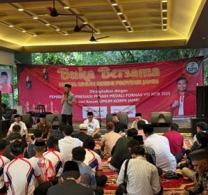 Edi Purwanto Serahkan Bonus Rp100 Juta untuk Pegiat KORMI Berprestasi Saat Buka Bersama