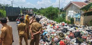 Faried Minta Dinas PUPR Kota Jambi Perbaiki Jalan di Depo Sampah Olak Kemang
