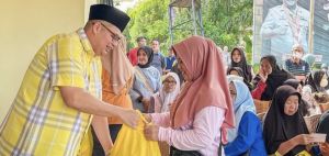 Ketua DPRD Kota Jambi Bagikan Ratusan Paket Sembako ke Warga Jelang Lebaran