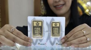 Harga Emas Antam Merosot Tajam