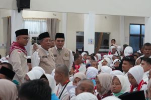 Lepas 443 JCH Provinsi Jambi Kloter BTH 21, Wagub Sani: Jaga Kesabaran dan Keikhlasan