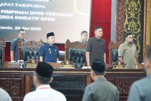 Hadiri Rapat Paripurna DPRD, Gubernur Dukung Penguatan Ranperda Inisiatif Dewan