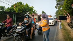 Kabut Asap Kian Pekat, PT SAS Bagikan 10.000 Masker untuk Warga Jambi