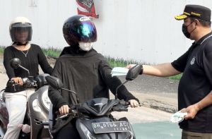 Kejati Jambi Bagikan Ribuan Masker dan Layanan Pemeriksaan Kesehatan Gratis