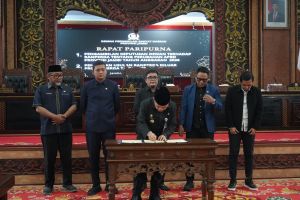 Gubernur Al Haris Teken Nota Kesepakatan Ranperda Perubahan APBD 2026