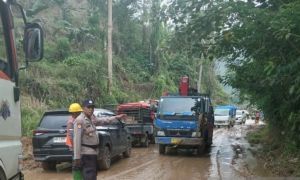 Jalur Sungai Penuh-Tapan Mulai Bisa Dilalui Pasca Longsor